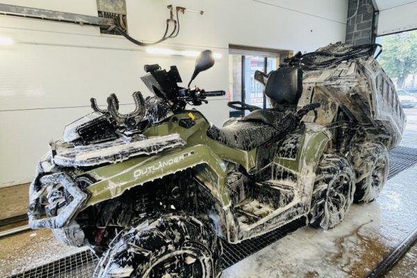 Moto transporta mazgāšanas process Cēsīs