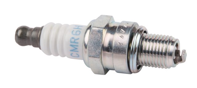 Aizdedzes svece NGK CMR6H 168652-4 Makita