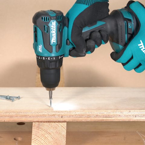 Urbjmašīna-skrūvgriezis Makita DDF490RTJ; 18 V; 2×5,0 Ah akum