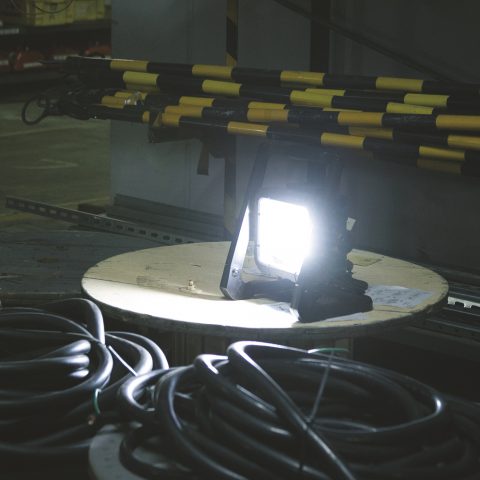 LED prožektors DEADML805 Akumulatora 14,4V 18V LXT (DML805) Makita
