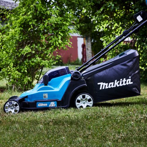 Akumulatora mauriņa pļaujmašīna DLM432PT2 18V LXT Makita