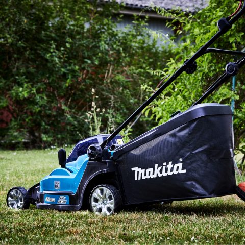 Akumulatora mauriņa pļaujmašīna DLM432PT2 18V LXT Makita