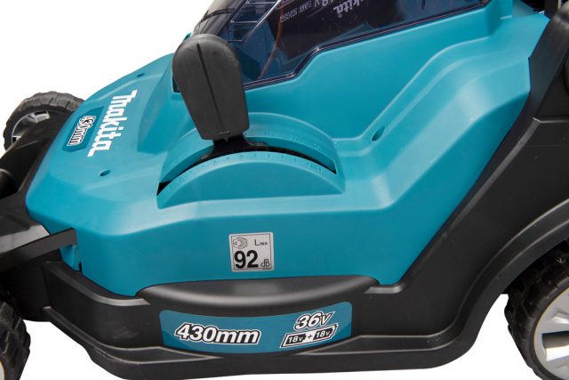 Akumulatora mauriņa pļaujmašīna DLM432PT2 18V LXT Makita