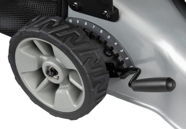 Akumulatora mauriņa pļaujmašīna LXT® DLM466ZX 18V Makita