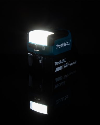 Akumulatora Lukturis/USB uzlādes ierīce  LXT®DML817 18V Makita