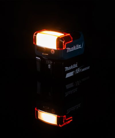 Akumulatora Lukturis/USB uzlādes ierīce  LXT®DML817 18V Makita
