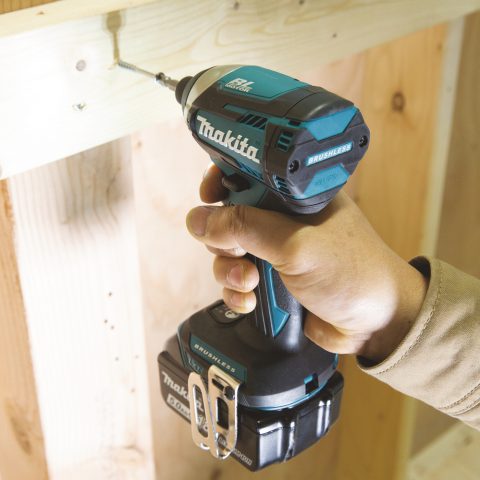 LXT® triecienskrūvgriezis  DTD154Z 18V Makita