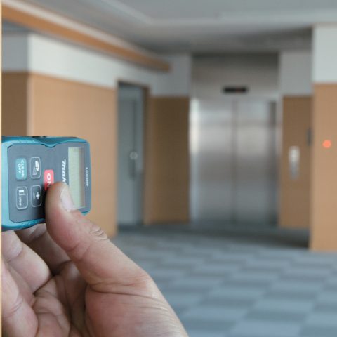 Lāzera tālmērs LD050P ar baterijām Makita