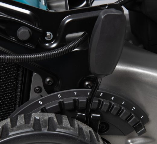 Akumulatora mauriņa pļaujmašīna XGT® LM001GT202 40V Makita