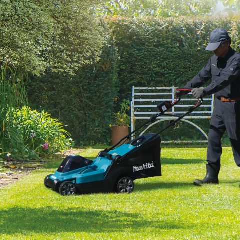 Akumulatora mauriņa pļaujmašīna XGT 40V 38cm (4Ah+ DC40RC) Makita LM003GM103