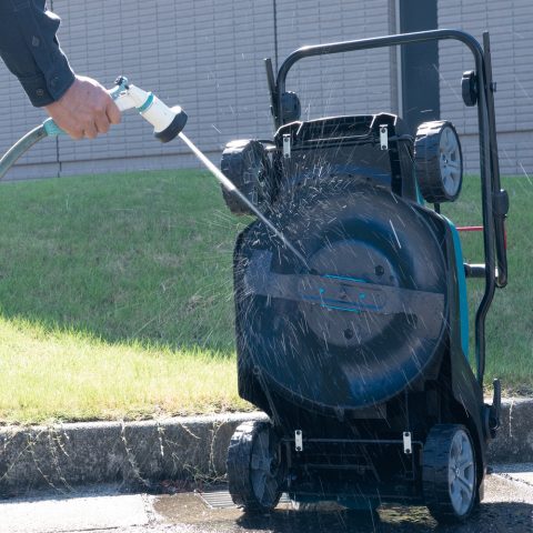 Akumulatora mauriņa pļaujmašīna XGT 40V 38cm (4Ah+ DC40RC) Makita LM003GM103