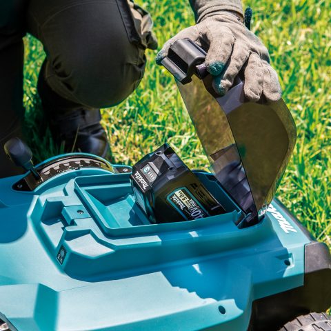 Akumulatora mauriņa pļaujmašīna XGT 40V 43cm (4Ah+ DC40RC) Makita LM004GM103