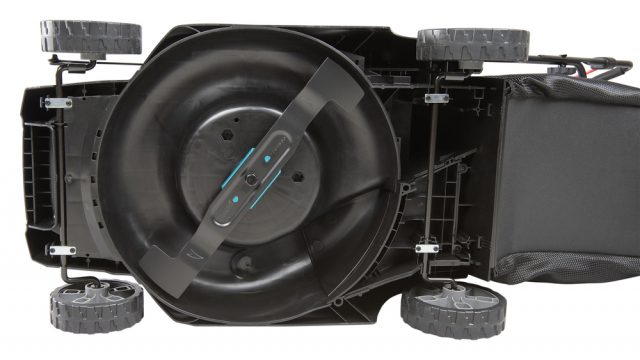 Akumulatora mauriņa pļaujmašīna XGT 40V 43cm (4Ah+ DC40RC) Makita LM004GM103